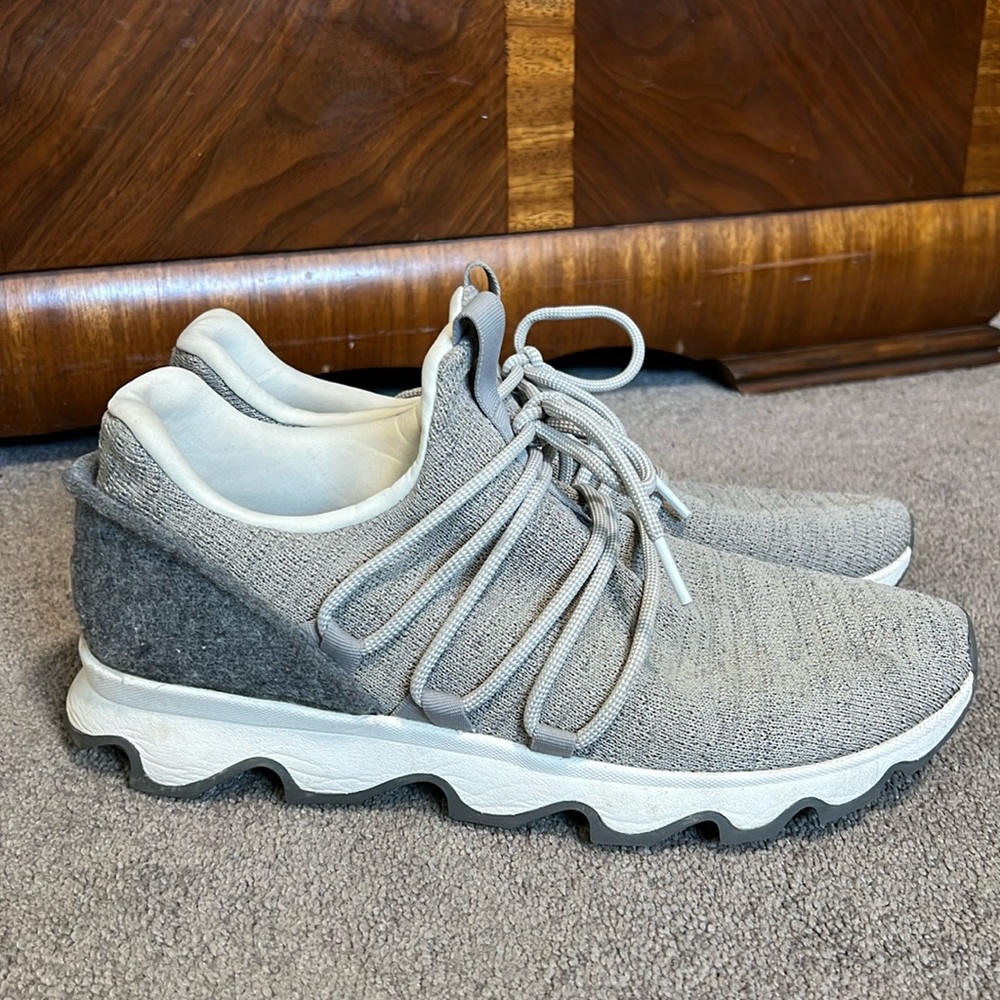 Sorel Kinetic Lace Dove Sneakers Running Workout women’s 12